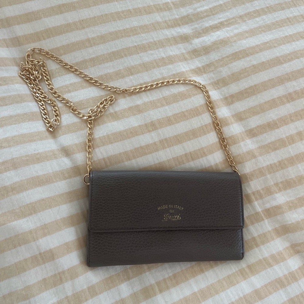 GUCCI. CLASSIC. Fits a Apple iPhone perfectly!!! Euc. - Picture 1 of 14